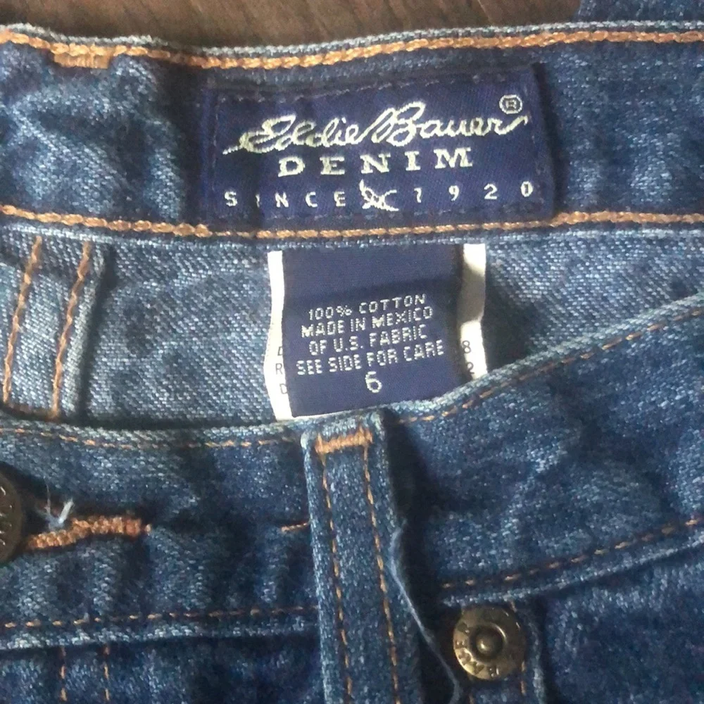 Eddie Bauer Cropped High Waited Jeans with Fray Hem - Picture 3 of 5